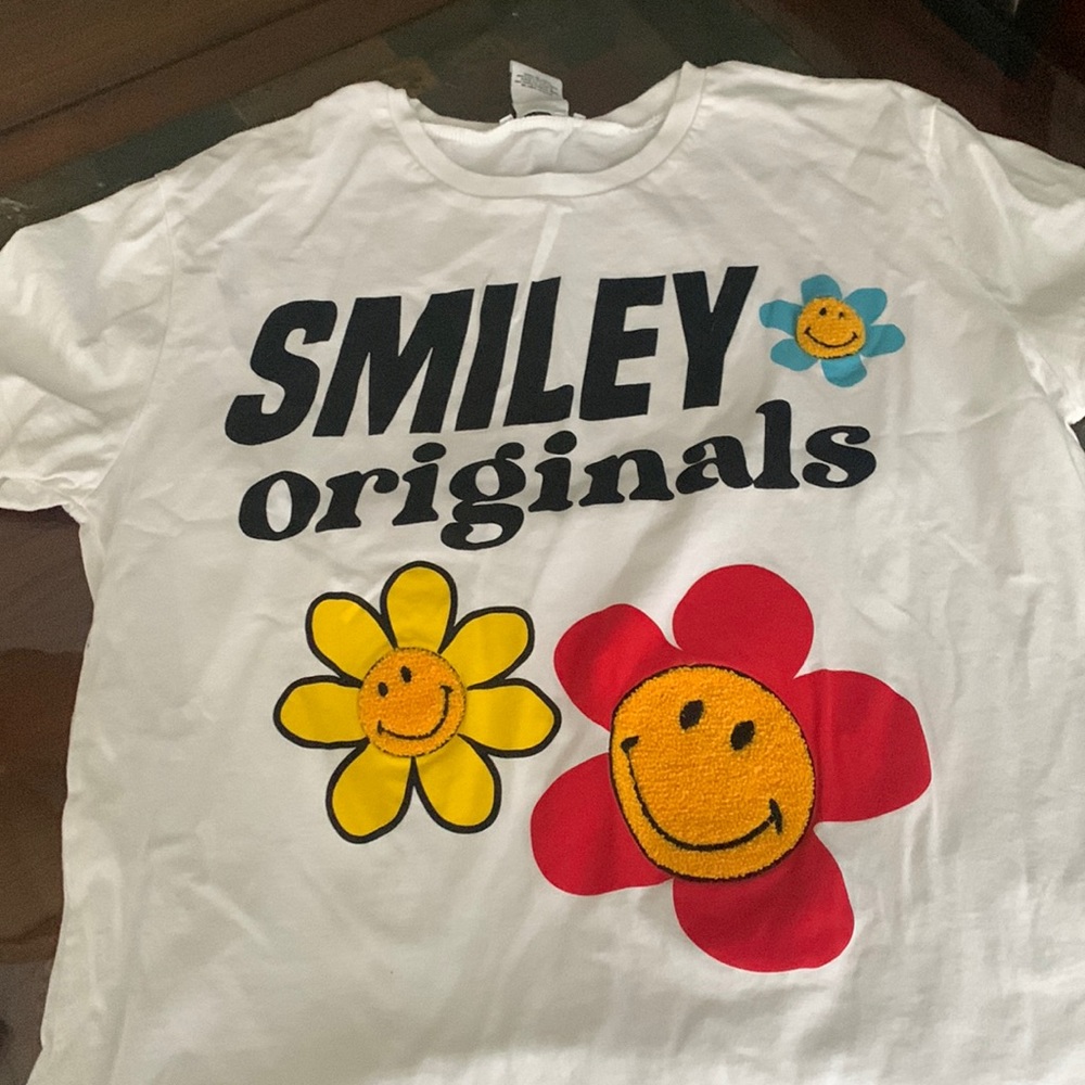 White t shirt size medium